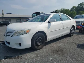 2010 Toyota Camry z VIN 4T1BF3EK6AU565183, wystawiony jako Copart lot #59628325 z przebiegiem 130 718 mil mil oraz Szkoda całkowita • Salvage title. Historia ofert i sprzedaży dostępna na DreamBid. Obrazek 1.