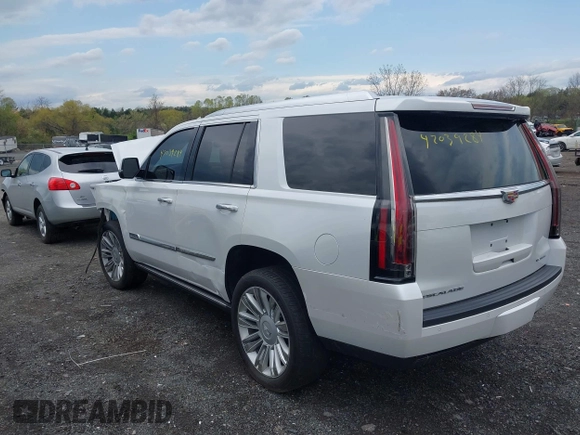 2016 Cadillac Escalade Platinum z VIN 1GYS4DKJ2GR316025, wystawiony jako IAAI lot #42039284 z przebiegiem Nie podano mil oraz . Historia ofert i sprzedaży dostępna na DreamBid. Obrazek 3.