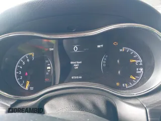 2020 Jeep Grand Cherokee Laredo E с VIN 1C4RJFAG2LC275066, выставлен на аукционе IAAI как лот 42136903 с пробегом 67 313 миль миль и . История ставок и продаж доступна на DreamBid. Изображение 7.
