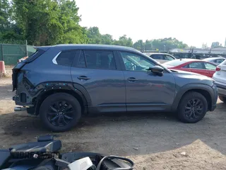 2024 Mazda CX-50 S Premium z VIN 7MMVABDM7RN231991, wystawiony jako IAAI lot #42481427 z przebiegiem 7 843 mil mil oraz . Historia ofert i sprzedaży dostępna na DreamBid. Obrazek 14.