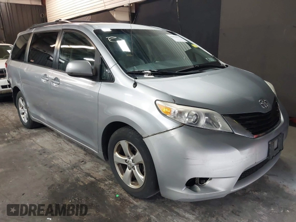 2014 Toyota Sienna LE AAS z VIN 5TDKK3DC5ES506503, wystawiony jako IAAI lot #42076671 z przebiegiem 320 016 mil mil oraz . Historia ofert i sprzedaży dostępna na DreamBid. Obrazek 1.