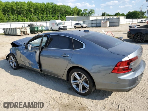 2018 Volvo S90 Momentum with VIN LVY982AK4JP015551, listed as a Copart auction lot 49139633 with 87,529 mi miles. Bid and sale history available at carsss.com. Image 2.