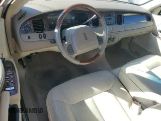2001 Lincoln Town Car Cartier z VIN 1LNHM83W31Y671814, wystawiony jako Copart lot #77169664 z przebiegiem Nie podano mil oraz Szkoda całkowita • Salvage title. Historia ofert i sprzedaży dostępna na DreamBid. Obrazek 8.