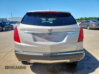 2017 Cadillac XT5 Platinum AWD z VIN 1GYKNFRS0HZ111747, wystawiony jako Copart lot #57666415 z przebiegiem 72 632 mil mil oraz Szkody całkowita. Historia ofert i sprzedaży dostępna na DreamBid. Obrazek 6.