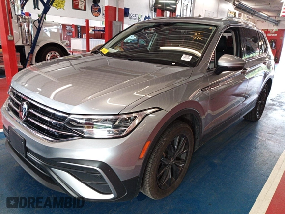 2024 Volkswagen Tiguan SE with VIN 3VV3B7AX8RM108454, listed as a IAAI auction lot 42793135 with 34,423 mi miles and . Bid and sale history available at DreamBid. Image 33.