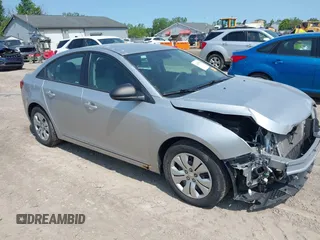 2014 Chevrolet Cruze LS z VIN 1G1PA5SHXE7257475, wystawiony jako IAAI lot #42380740 z przebiegiem 84 043 mil mil oraz . Historia ofert i sprzedaży dostępna na DreamBid. Obrazek 1.