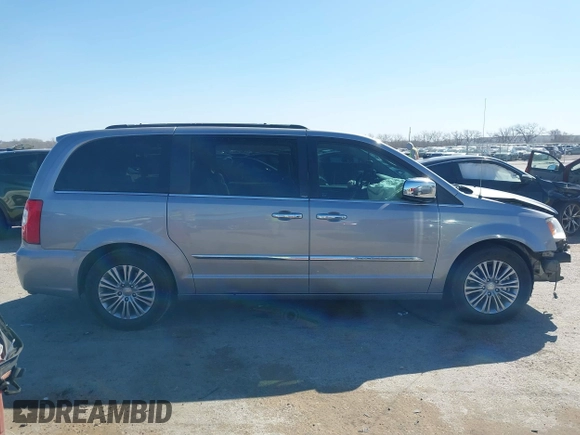2014 Chrysler Town & Country Touring-L with VIN 2C4RC1CG7ER234517, listed as a IAAI auction lot 41824484 with 190,245 mi miles. Bid and sale history available at carsss.com. Image 14.