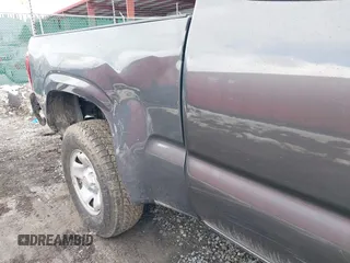 2018 Toyota Tacoma SR z VIN 5TFSX5EN6JX060153, wystawiony jako IAAI lot #41566129 z przebiegiem 33 669 mil mil oraz . Historia ofert i sprzedaży dostępna na DreamBid. Obrazek 19.