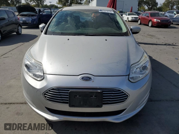 2013 Ford Focus Electric z VIN 1FADP3R45DL353574, wystawiony jako Copart lot #68591674 z przebiegiem 83 353 mil mil oraz Tytuł czysty. Historia ofert i sprzedaży dostępna na DreamBid. Obrazek 5.