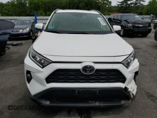 2019 Toyota RAV4 XLE with VIN JTMP1RFV6KD518001, listed as a Copart auction lot 58648895 with 44,309 mi miles and Salvage title. Bid and sale history available at DreamBid. Image 5.