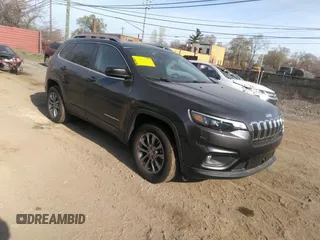 2020 Jeep Cherokee Altitude z VIN 1C4PJMLX3LD635710, wystawiony jako IAAI lot #42105751 z przebiegiem 41 957 mil mil oraz . Historia ofert i sprzedaży dostępna na DreamBid. Obrazek 1.