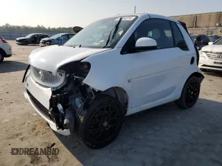 2017 Smart fortwo Passion with VIN WMEFK5DA0HK152964, listed as a Copart auction lot 67554314 with 33,407 mi miles and Salvage title. Bid and sale history available at DreamBid. Image 1.