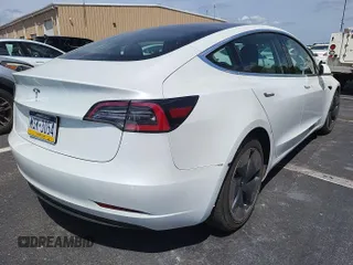 2020 Tesla Model 3 Long Range z VIN 5YJ3E1EB3LF646315, wystawiony jako IAAI lot #42398524 z przebiegiem 51 652 mil mil oraz . Historia ofert i sprzedaży dostępna na DreamBid. Obrazek 22.
