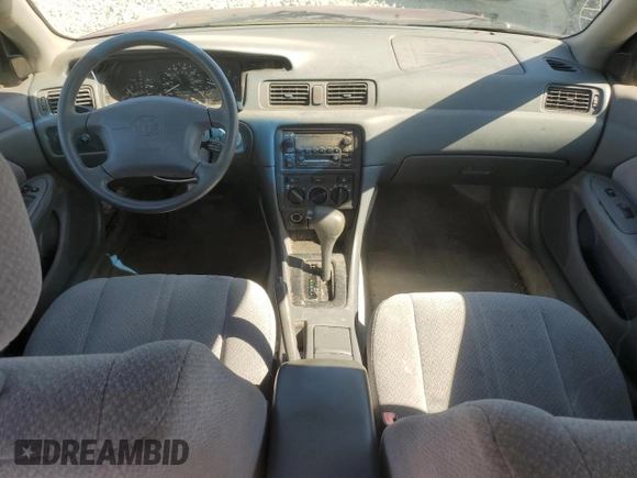 2000 Toyota Camry CE z VIN 4T1BG22K4YU645684, wystawiony jako Copart lot #50883715 z przebiegiem 263 664 mil mil oraz Szkoda całkowita • Salvage title. Historia ofert i sprzedaży dostępna na DreamBid. Obrazek 8.