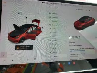2018 Tesla Model 3 Long Range Battery z VIN 5YJ3E1EB2JF075221, wystawiony jako Copart lot #53571425 z przebiegiem 45 927 mil mil oraz Szkoda całkowita • Salvage title. Historia ofert i sprzedaży dostępna na DreamBid. Obrazek 9.