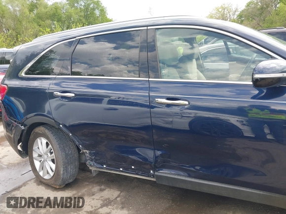 2017 Kia Sorento LX z VIN 5XYPG4A3XHG287217, wystawiony jako IAAI lot #42067077 z przebiegiem 112 324 mil mil oraz . Historia ofert i sprzedaży dostępna na DreamBid. Obrazek 6.