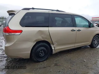 2014 Toyota Sienna XLE with VIN 5TDYK3DC1ES416999, listed as a IAAI auction lot 41972378 with 119,179 mi miles. Bid and sale history available at carsss.com. Image 6.