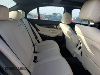 2021 Mercedes-Benz E 350 z VIN W1KZF8DB0MA960781, wystawiony jako Copart lot #55666175 z przebiegiem Nie podano mil oraz Nie do naprawy • Non repairable. Historia ofert i sprzedaży dostępna na DreamBid. Obrazek 10.