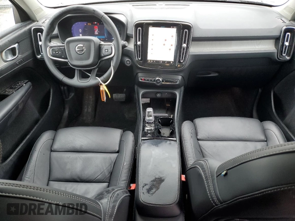 2023 Volvo XC40 Plus Dark Theme с VIN YV4L12UL1P2938143, выставлен на аукционе Copart как лот 55974655 с пробегом 18 336 миль миль и Списание • Salvage title. История ставок и продаж доступна на DreamBid. Изображение 8.