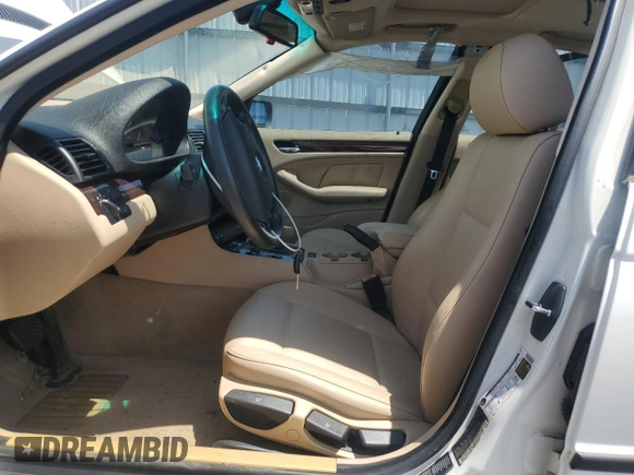 2005 BMW 3 Series 325i z VIN WBAEV33455KW18334, wystawiony jako Copart lot #57712465 z przebiegiem 157 576 mil mil oraz Szkoda całkowita • Salvage title. Historia ofert i sprzedaży dostępna na DreamBid. Obrazek 7.
