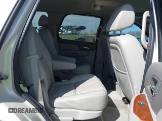 2008 GMC Yukon SLT w/4SB with VIN 1GKFK13078R209074, listed as a IAAI auction lot 41869070 with 180,950 mi miles. Bid and sale history available at carsss.com. Image 8.