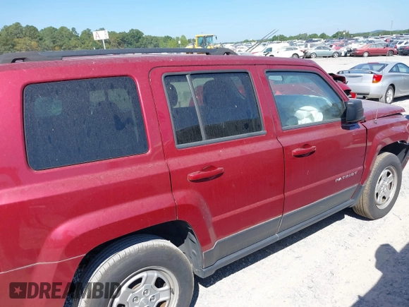 2015 Jeep Patriot Altitude z VIN 1C4NJRBB9FD268780, wystawiony jako IAAI lot #40386558 z przebiegiem 85 756 mil mil oraz . Historia ofert i sprzedaży dostępna na DreamBid. Obrazek 13.