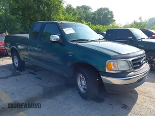 2000 Ford F-150 XL z VIN 2FTRX17W3YCA40631, wystawiony jako IAAI lot #42415575 z przebiegiem Nie podano mil oraz . Historia ofert i sprzedaży dostępna na DreamBid. Obrazek 1.