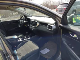 2017 Kia Sorento LX with VIN 5XYPG4A3XHG297598, listed as a IAAI auction lot 42029607 with 104,157 mi miles. Bid and sale history available at carsss.com. Image 5.