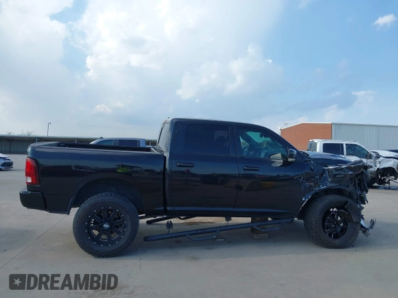 2018 Ram 1500 Sport z VIN 1C6RR7MT8JS168041, wystawiony jako IAAI lot #41887661 z przebiegiem 105 448 mil mil oraz . Historia ofert i sprzedaży dostępna na DreamBid. Obrazek 13.