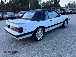 1985 Ford Mustang with VIN 1FABP27M4FF180300, listed as a Copart auction lot 81418754 with 81,610 mi miles and Clean title. Bid and sale history available at DreamBid. Image 4.