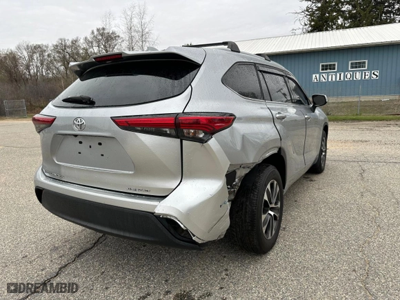 2022 Toyota Highlander XLE with VIN 5TDHZRBH2NS163799, listed as a Copart auction lot 54420685 with 192,047 mi miles and Clean Title. Bid and sale history available at carsss.com. Image 4.