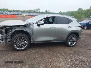 2025 Lexus NX 350h Premium z VIN JTJGKCEZ2S2054535, wystawiony jako IAAI lot #42300774 z przebiegiem 2 612 mil mil oraz . Historia ofert i sprzedaży dostępna na DreamBid. Obrazek 15.