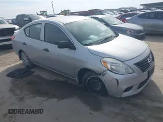 2014 Nissan Versa SV with VIN 3N1CN7AP6EL855396, listed as a IAAI auction lot 40965122 with 121,151 mi miles. Bid and sale history available at carsss.com. Image 1.