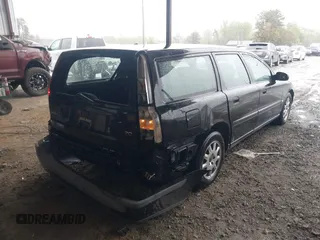 2002 Volvo V70 with VIN YV1SW61R821261424, listed as a IAAI auction lot 42014484 with 1 mi miles. Bid and sale history available at carsss.com. Image 4.