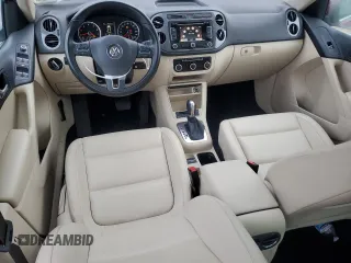 2012 Volkswagen Tiguan LE z VIN WVGAV7AX2CW004641, wystawiony jako Copart lot #44508485 z przebiegiem 60 711 mil mil oraz Szkoda całkowita • Salvage title. Historia ofert i sprzedaży dostępna na DreamBid. Obrazek 8.