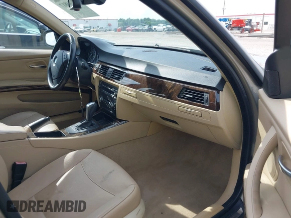 2009 BMW 3 Series 328i z VIN WBAPH77559NM47504, wystawiony jako IAAI lot #42474817 z przebiegiem 130 176 mil mil oraz . Historia ofert i sprzedaży dostępna na DreamBid. Obrazek 5.