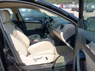 2013 Volkswagen Jetta SE with VIN 3VWDX7AJ8DM285270, listed as a IAAI auction lot 42328752 with 181,942 mi miles and . Bid and sale history available at DreamBid. Image 5.