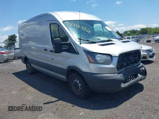 2018 Ford Transit z VIN 1FTYR2CM8JKB01764, wystawiony jako IAAI lot #42512954 z przebiegiem 772 236 mil mil oraz . Historia ofert i sprzedaży dostępna na DreamBid. Obrazek 1.