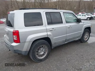 2011 Jeep Patriot Latitude with VIN 1J4NF1GB0BD158264, listed as a IAAI auction lot 41804584 with 191,968 mi miles and . Bid and sale history available at DreamBid. Image 4.
