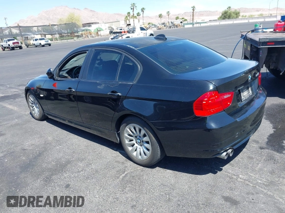 2009 BMW 3 Series 328i z VIN WBAPH735X9E126967, wystawiony jako IAAI lot #42053469 z przebiegiem 144 013 mil mil oraz . Historia ofert i sprzedaży dostępna na DreamBid. Obrazek 3.