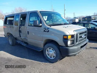 2013 Ford E-Series Commercial z VIN 1FTCE2EL5DDA91262, wystawiony jako IAAI lot #41083216 z przebiegiem 152 741 mil mil oraz . Historia ofert i sprzedaży dostępna na DreamBid. Obrazek 1.