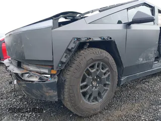 2024 Tesla Cybertruck z VIN 7G2CEHED0RA043898, wystawiony jako IAAI lot #41828143 z przebiegiem 8285 mil mil oraz . Historia ofert i sprzedaży dostępna na DreamBid. Obrazek 20.