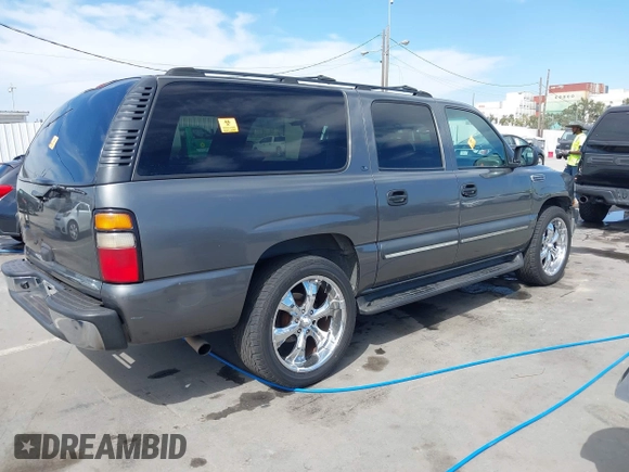 2002 Chevrolet Suburban LT with VIN 3GNEC16T52G208952, listed as a IAAI auction lot 41857120 with 1 mi miles. Bid and sale history available at carsss.com. Image 4.