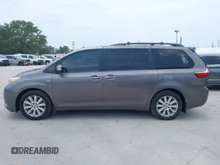 2017 Toyota Sienna XLE z VIN 5TDDZ3DC6HS147381, wystawiony jako IAAI lot #42340349 z przebiegiem 137 246 mil mil oraz . Historia ofert i sprzedaży dostępna na DreamBid. Obrazek 14.