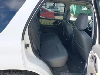 2005 Ford Escape XLT with VIN 1FMYU93145KE08055, listed as a IAAI auction lot 42004705 with 205,729 mi miles. Bid and sale history available at carsss.com. Image 8.