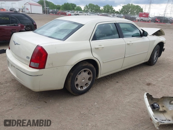 2005 Chrysler 300 Touring z VIN 2C3AA53G95H547489, wystawiony jako IAAI lot #42247825 z przebiegiem 189 694 mil mil oraz . Historia ofert i sprzedaży dostępna na DreamBid. Obrazek 4.