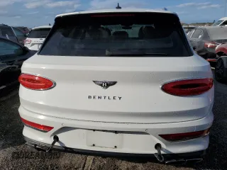 2022 Bentley Bentayga V8 z VIN SJAAM2ZV4NC011285, wystawiony jako Copart lot #75246624 z przebiegiem 33 179 mil mil oraz Nie do naprawy. Historia ofert i sprzedaży dostępna na DreamBid. Obrazek 6.