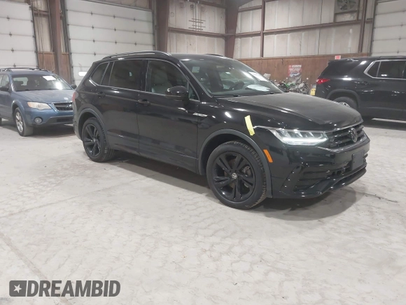 2024 Volkswagen Tiguan SE R-Line Black with VIN 3VV8B7AX8RM103700, listed as a IAAI auction lot 41991238 with 5,084 mi miles and . Bid and sale history available at DreamBid. Image 1.