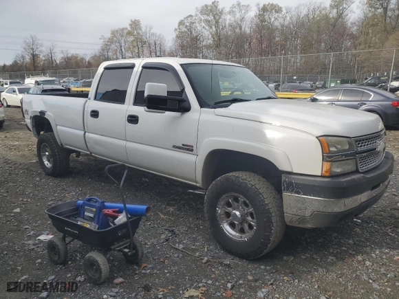 2006 Chevrolet Silverado 2500HD Work Truck with VIN 1GCHK23256F116791, listed as a Copart auction lot 82002874 with 274,998 mi miles and Salvage Title. Bid and sale history available at carsss.com. Image 4.