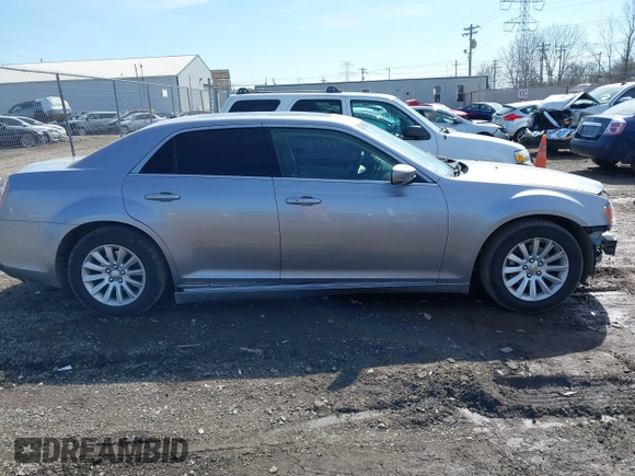 2014 Chrysler 300 z VIN 2C3CCAAG8EH239857, wystawiony jako IAAI lot #41812215 z przebiegiem 183 017 mil mil oraz . Historia ofert i sprzedaży dostępna na DreamBid. Obrazek 14.